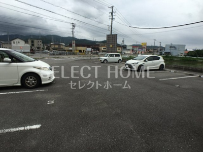 【駐車場】 | シャトーリ幸田 | 車をお持ちの方に嬉しい駐車場付きの物件です