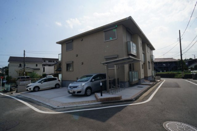 【駐車場】 | すみれヒルズD【SHM】 | いつでも目の届く敷地内に駐車場があります♪お車をお持ちのファミリーさんにオススメです☆