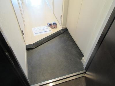 プレサンス京大前の玄関