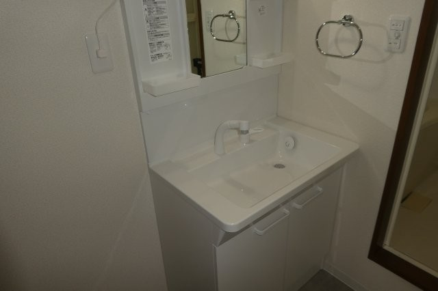 アンシャンテ新田Ａの独立洗面台|シャンプードレッサー