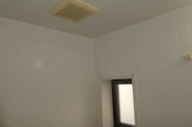 アンシャンテ新田Ａの浴室|浴室窓・換気扇