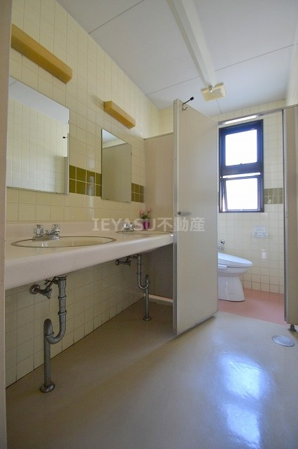 空港通りビルの洗面所