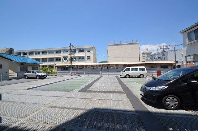 空港通りビルの駐車場