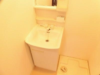 グランシティレジデンス京都駅前（旧GARNET RESIDENCE 七条河原町）の独立洗面台|洗面脱衣所