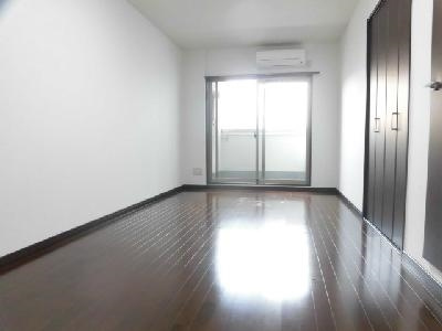 グランシティレジデンス京都駅前（旧GARNET RESIDENCE 七条河原町）の居間・リビング|洋室