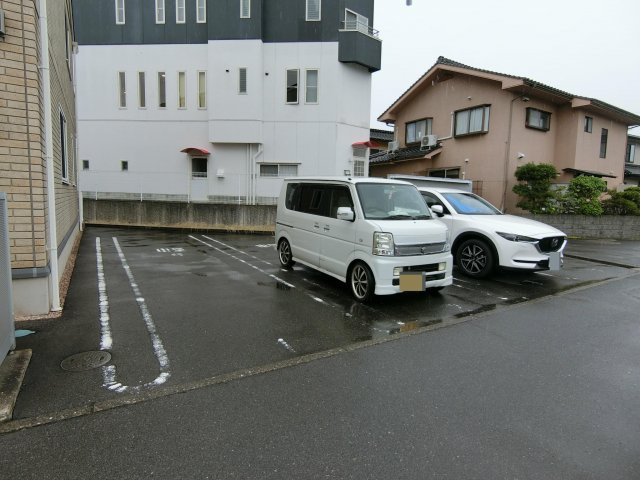セジュール鈴蘭の駐車場