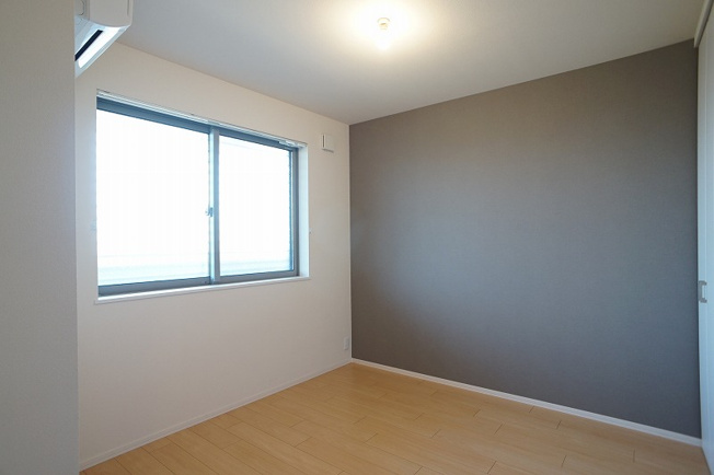 【洋室】 | カーサ　ビアンカ | 北側洋室内です。エアコン設置しています