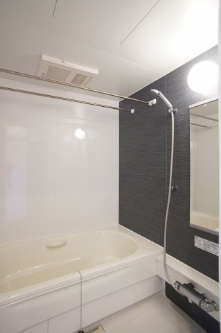 【浴室】 | カーサ　ビアンカ | 追い焚き機能給湯、乾燥機能付きの浴室です