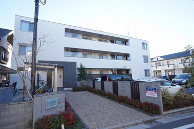 【外観】 | カーサ　ビアンカ | ゆったりとした雰囲気の中に洗練された外観で引き締まった建物です。