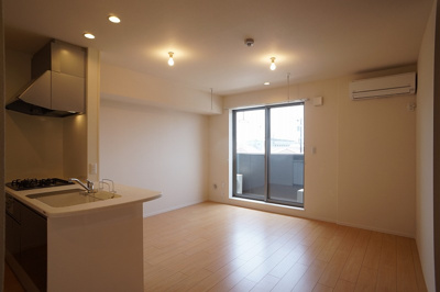 【居間・リビング】 | カーサ　ビアンカ | 南向きの明るいLDKです