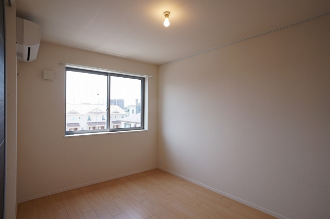 【洋室】 | カーサ　ビアンカ | 南側洋室です