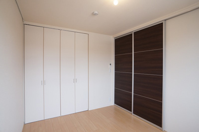 【設備】 | カーサ　ビアンカ | 窓側からの室内観です