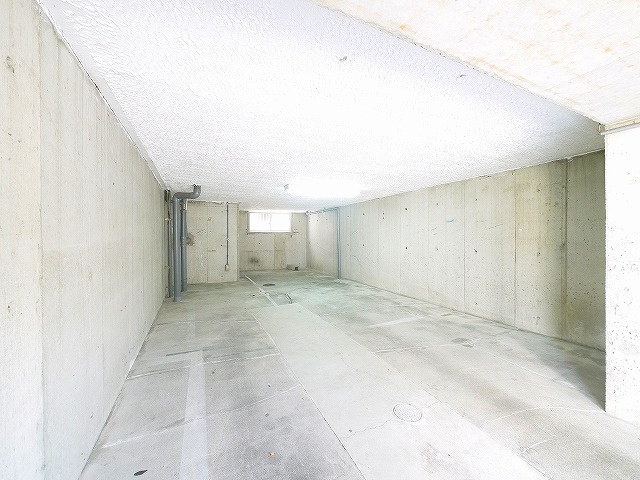 東九条戸建の駐車場|駐車場があるので、車を買う予定の方も安心です