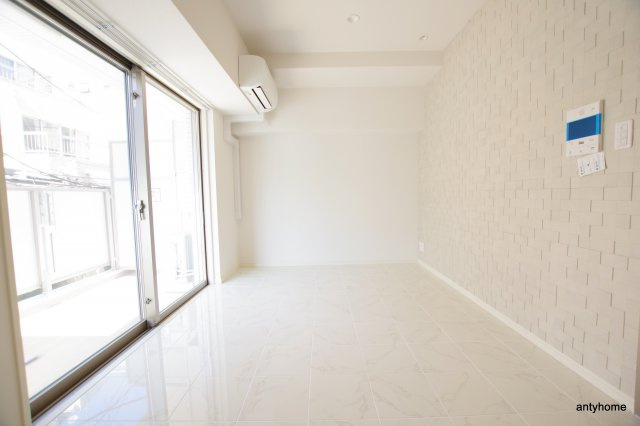 イノセント堂山　仲介手数料無料の居間・リビング