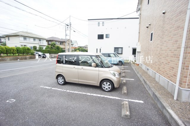 フォーリア羽根野台の駐車場