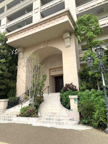 なんばセントラルプラザリバーガーデンC棟のエントランス|西側エントランス