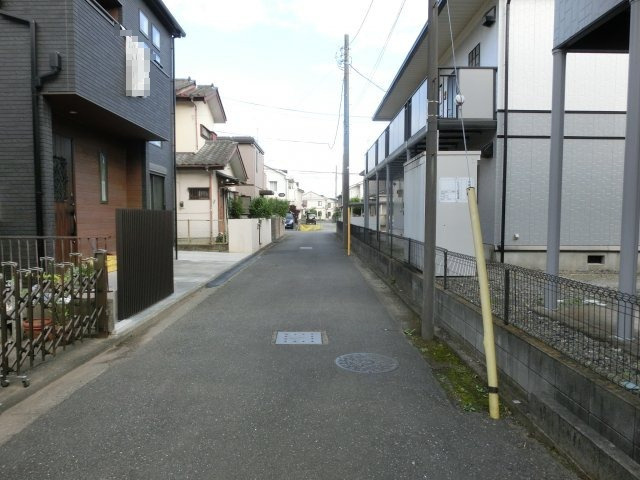 鴻巣市宮前の売地の前面道路含む現地写真