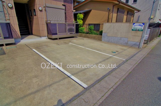 ハイシックスコートの駐車場