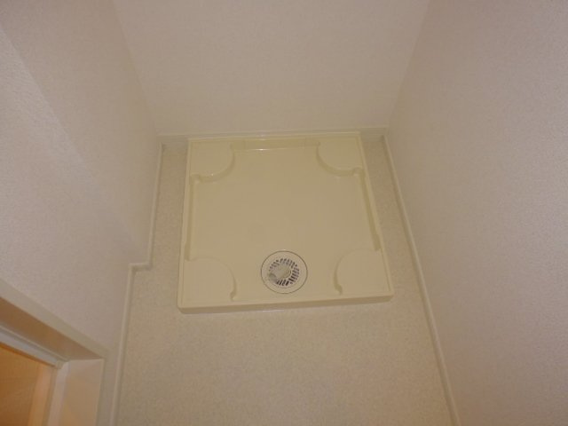 ヴィラ・ジュラクＢのその他|室内洗濯機置き場