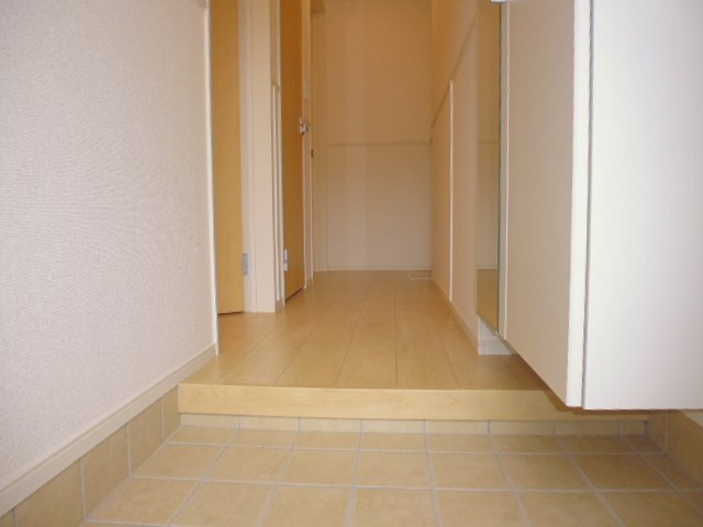 ヴィラ・ジュラクＢの玄関