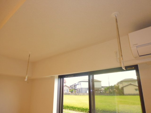 ヴィラ・ジュラクＢの設備|室内物干し