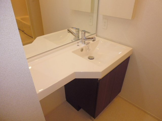 ヴィラ・ジュラクＢの独立洗面台|洗髪洗面化粧台