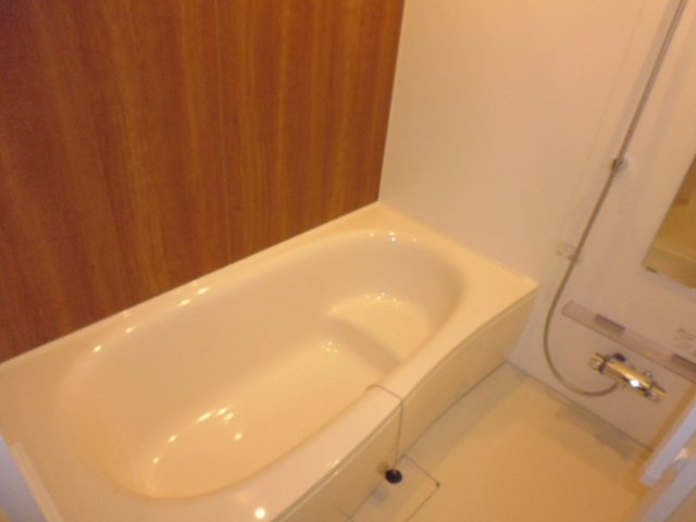 ヴィラ・ジュラクＢの浴室|追い焚きバス