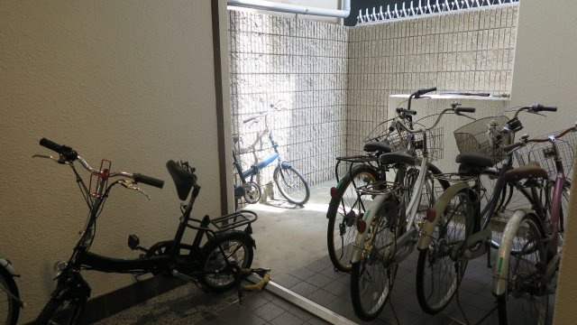クレスト88の駐車場