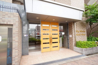 【エントランス】 | オートロック・宅配ボックス完備マンションです。