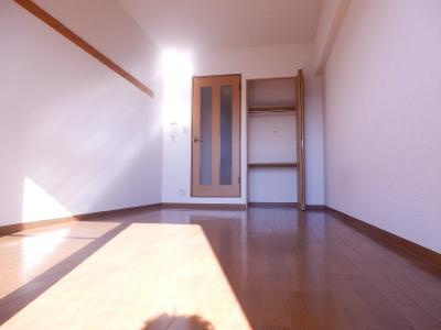 らくさいめぞん２の子供部屋|洋室