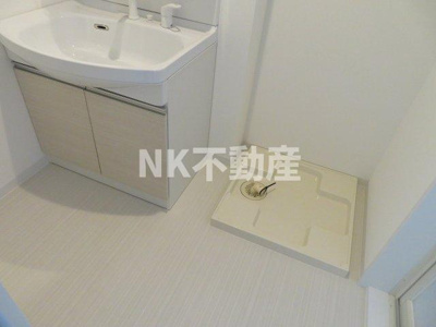 【洗面所】 | セレニティ松原（吉田賃貸） | ゆったりとスペースのある洗面所