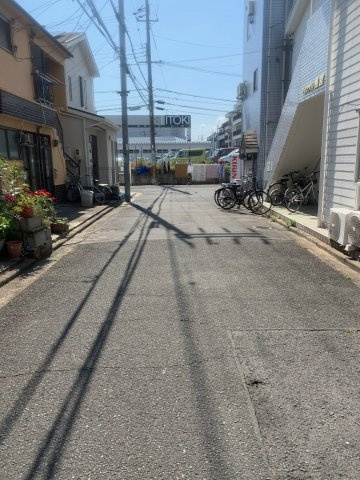 寝屋川市高宮栄町中古戸建の前面道路含む現地写真