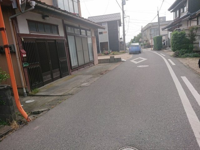 西伯郡大山町田中　土地（現況渡し）の前面道路含む現地写真