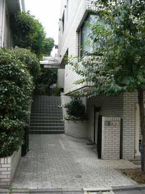 【エントランス】 | 神楽坂六番館