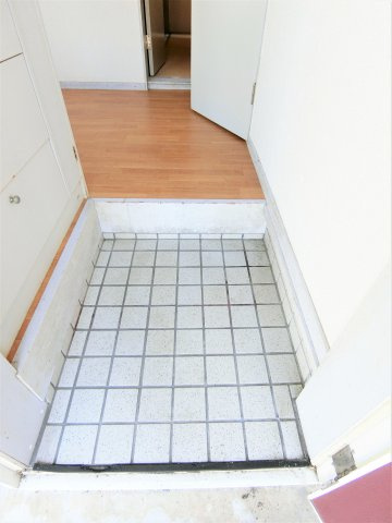 パープルコートの玄関