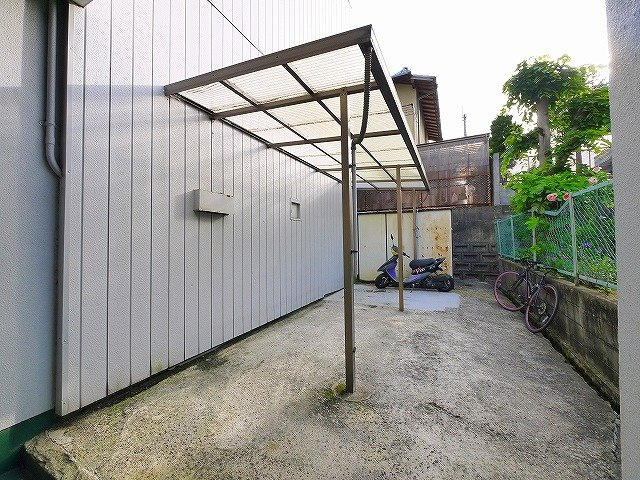 マンション　ヒライの設備|屋根付きの駐輪場です