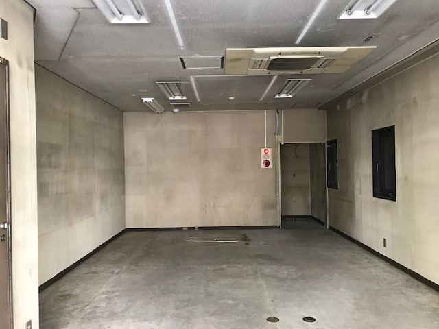 人形町ビルの駐車場