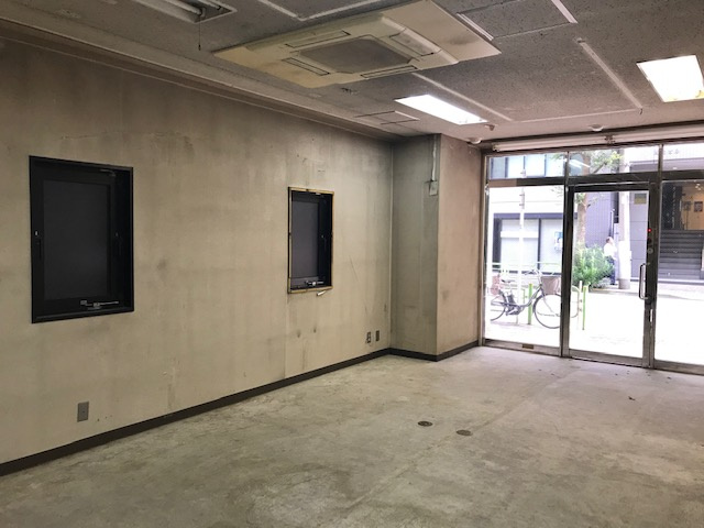 人形町ビルの駐車場