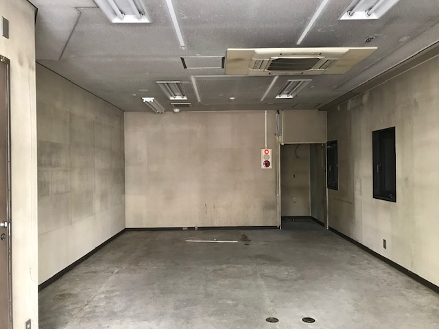 人形町ビルの駐車場