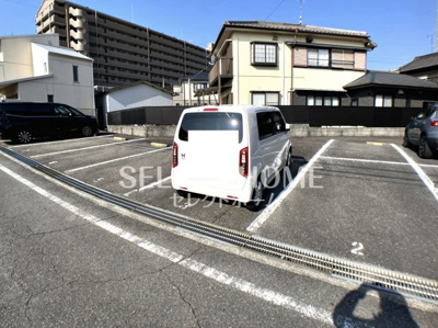 【駐車場】 | メゾン錦Ａ棟 | 駐車場に車を止められます