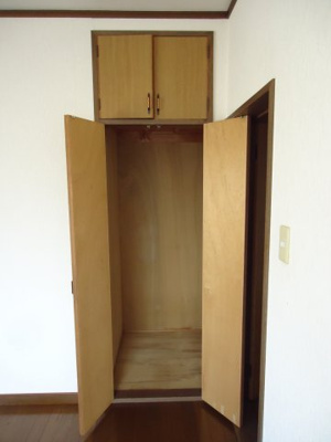 【その他】 | コーポ松岡 | 洋室6帖の収納