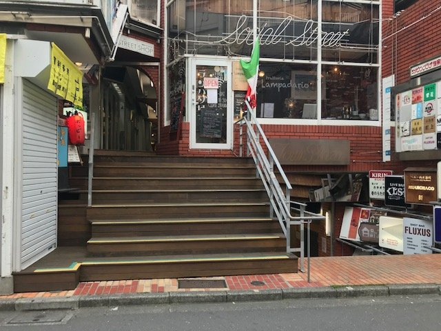新宿タウンプラザのエントランス