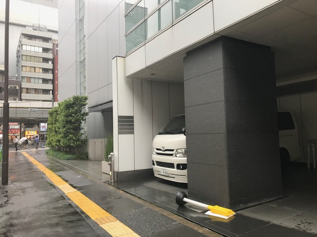 ＫＯＮＫＯビルのエントランス
