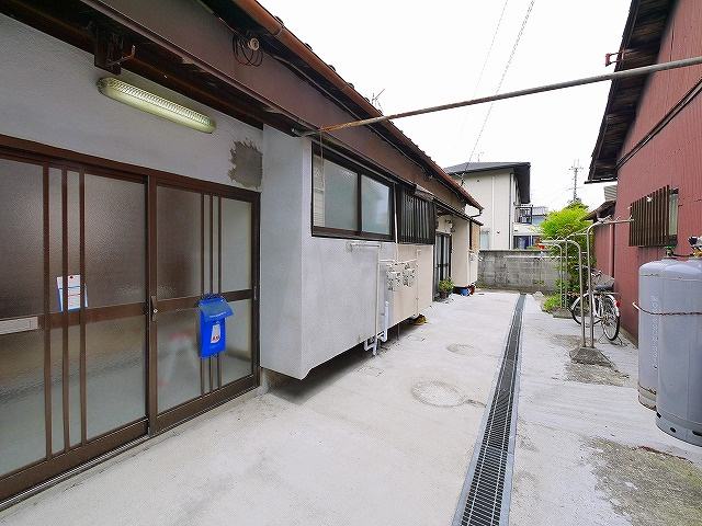 東中貸家（尼辻北町）の周辺