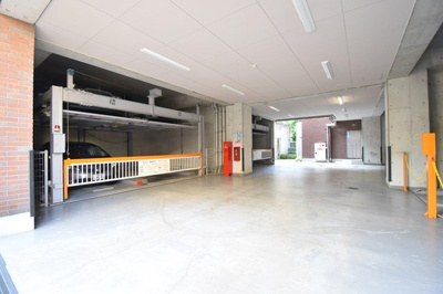 【駐車場】 | 【生活施設の揃った暮らしやすい環境♪】ステージオ南千里 | 機械式の駐車場です。