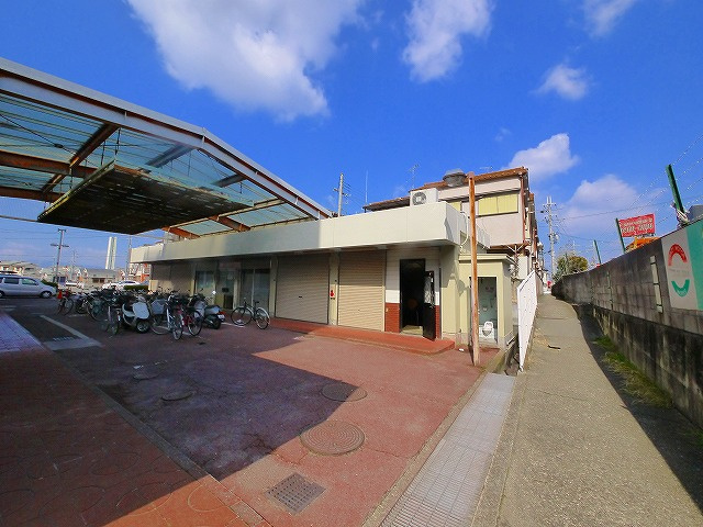 サンプラザ南京終の外観