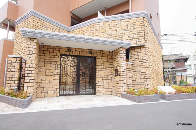 プレジオ十三　仲介手数料無料のエントランス