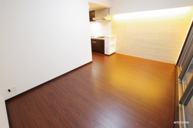 プレジオ十三　仲介手数料無料の居間・リビング