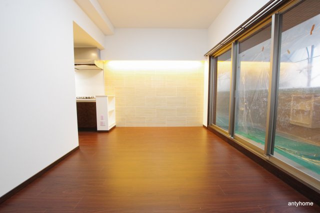 プレジオ十三　仲介手数料無料の居間・リビング