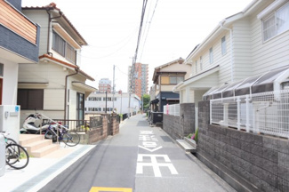 【前面道路含む現地写真】